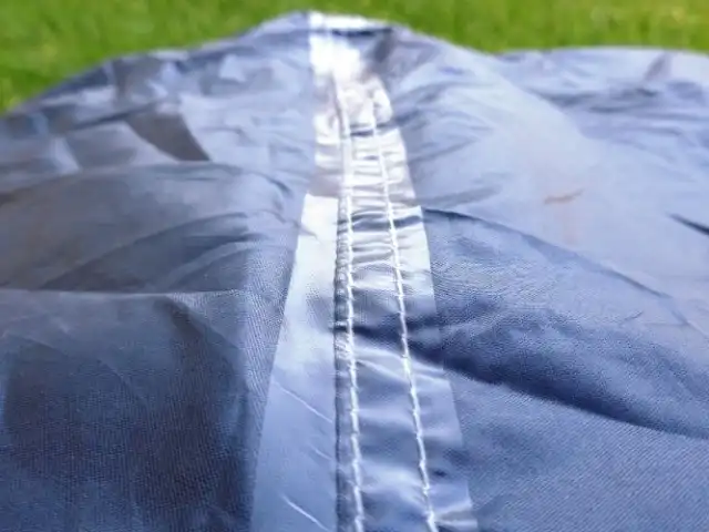 costuras termosseladas recebem uma fita de selagem eletrônica